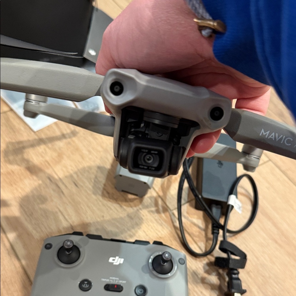 DJI Mavic Air 2 Gray Drone Set with Controller and Accessories
Flymore package - Picture 5 of 5